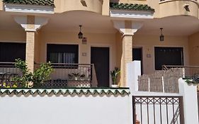 Agradable Adosado Con Piscina